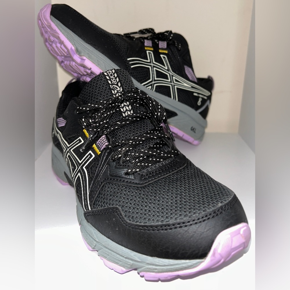Women’s ASICS black/purple size:6.5